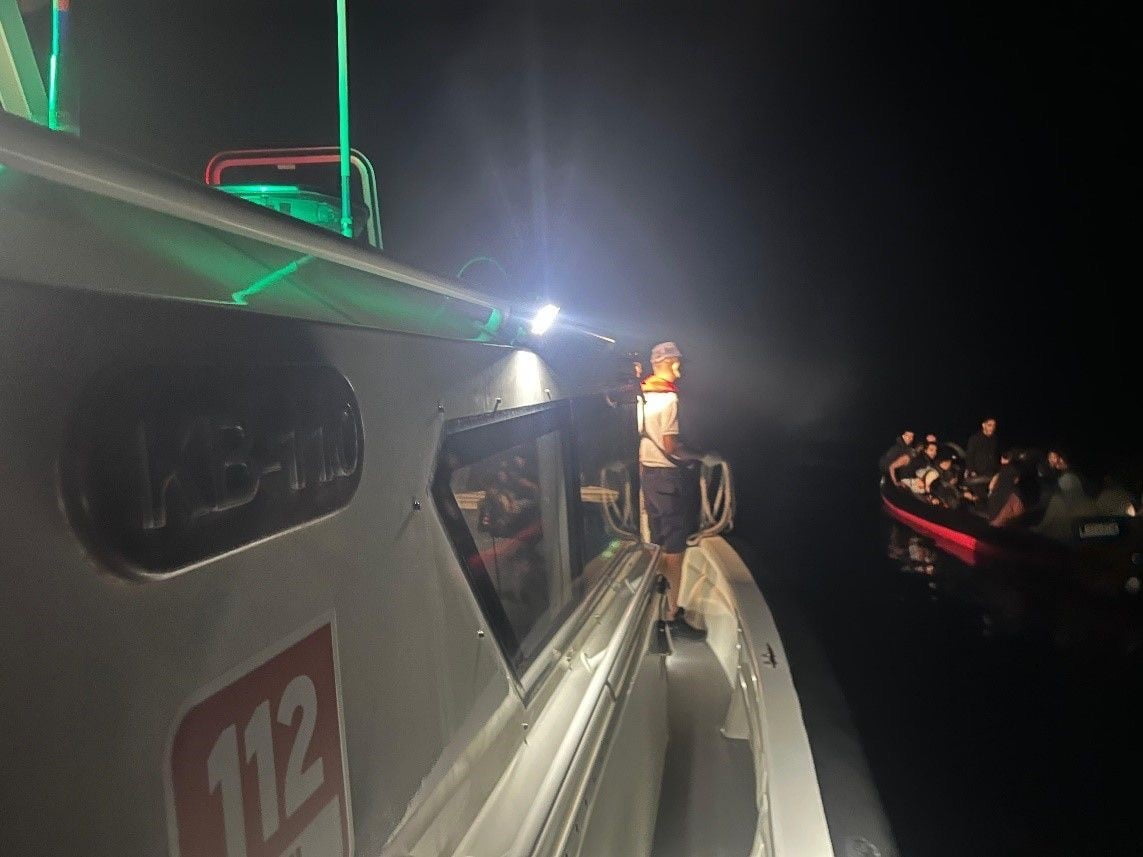 BODRUM AÇIKLARINDA CAN PAZARI: 26 DÜZENSİZ GÖÇMEN KURTARILDI, 1 KAÇAKÇI ŞÜPHELİSİ...