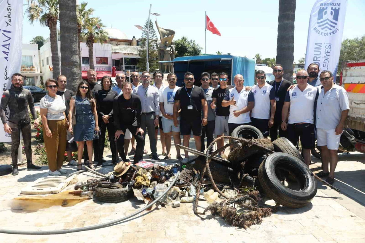 BODRUM BELEDİYESİ TARAFINDAN DENİZLERİN KORUNMASINA DİKKAT ÇEKMEK AMACIYLA SÜRDÜRÜLEN DENİZ DİBİ...