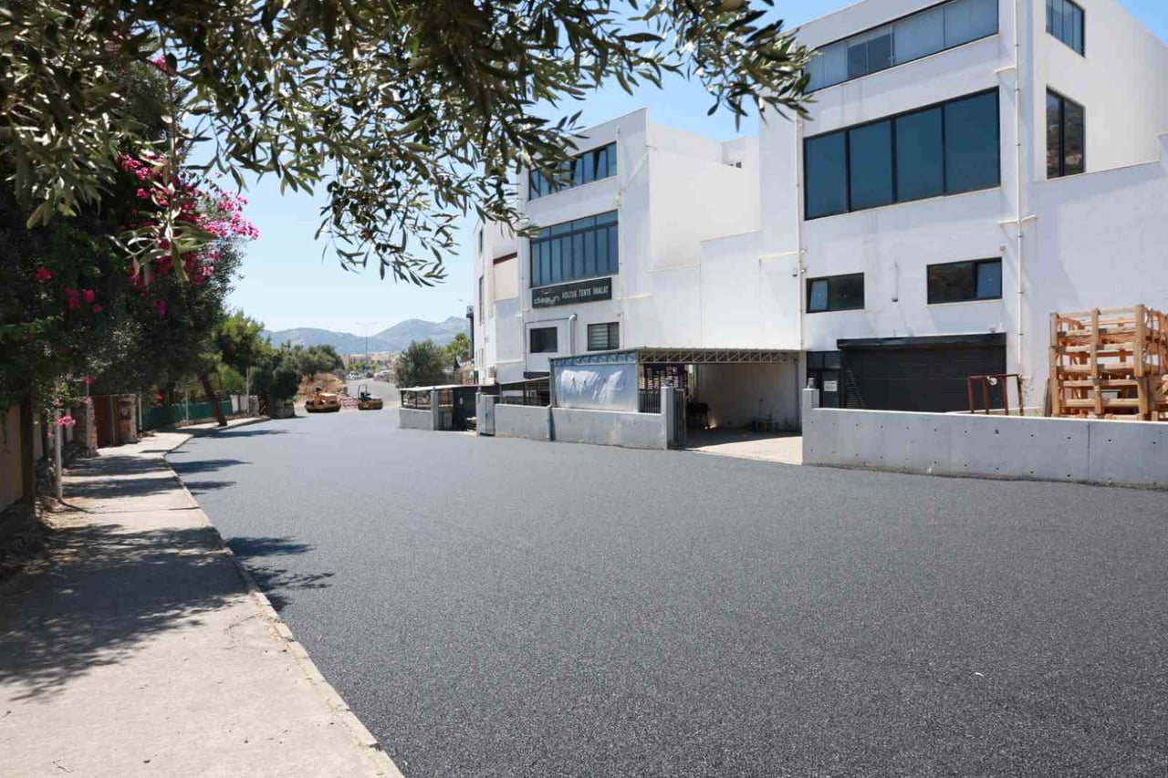 BODRUM BELEDİYESİ TARAFINDAN KENT GENELİNDE SÜRDÜRÜLEN YOL BAKIM, ONARIM VE YENİLEME FAALİYETLERİ...