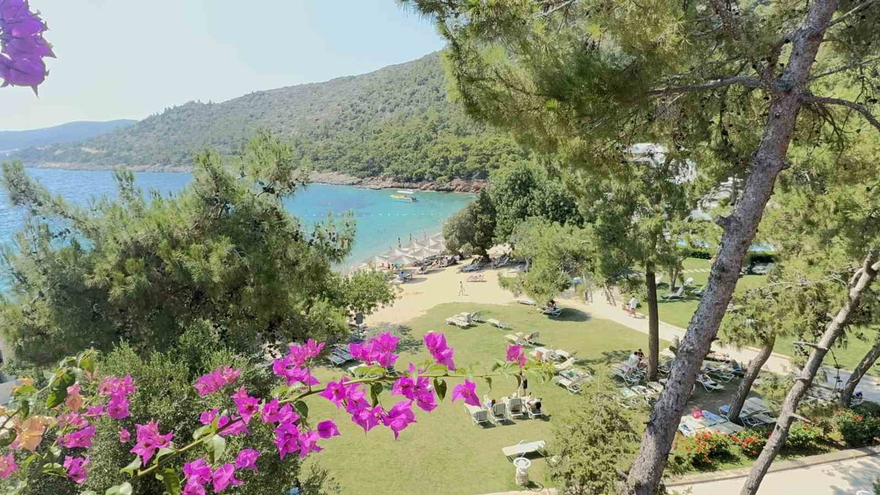 BODRUM İLÇESİNDE OKULLARIN KAPANMASI VE YAZ TATİLİNİN BAŞLAMASIYLA BİRLİKTE SAHİLLERDE BEKLENEN...