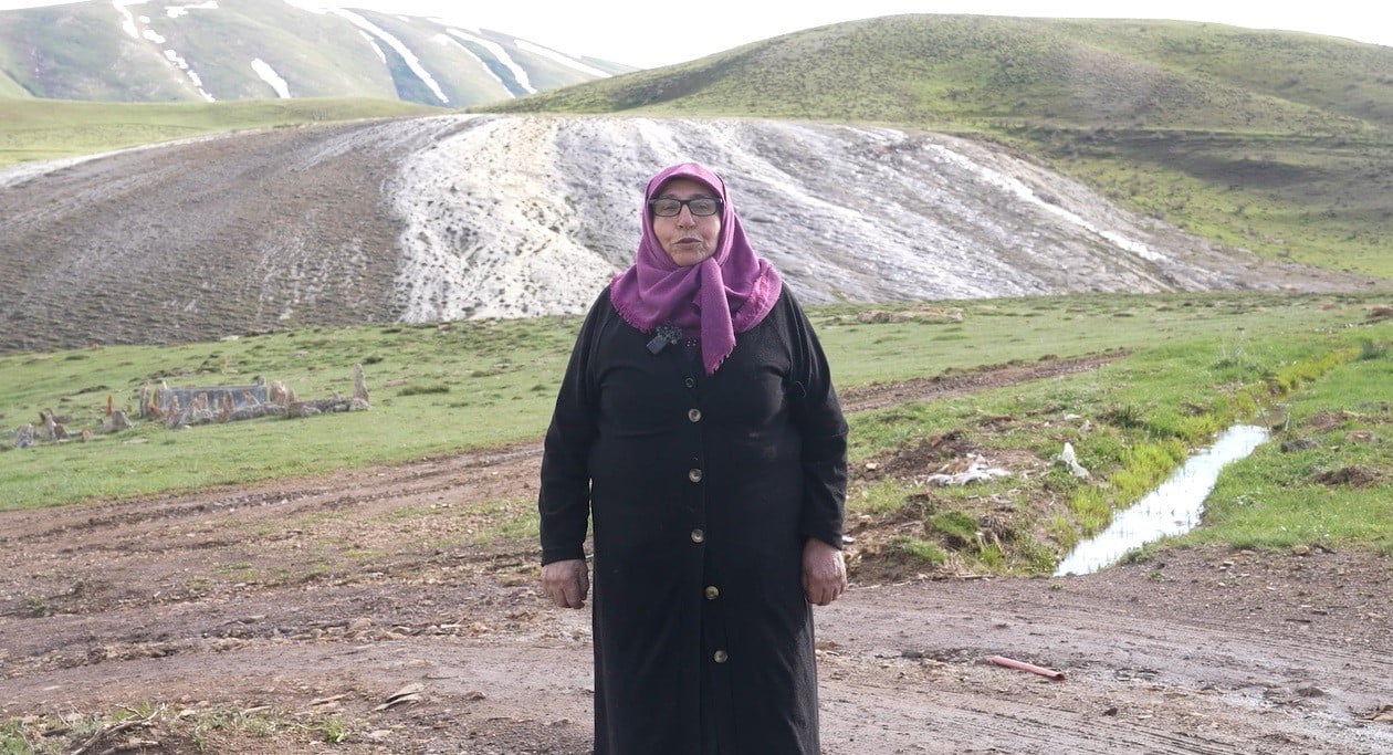 BÖLGE SAKİNLERİNDEN 70 YAŞINDAKİ İZZET ERCAN, HER YIL MAYIS AYINDA ORTAYA ÇIKAN VE YAKLAŞIK BİR AY...