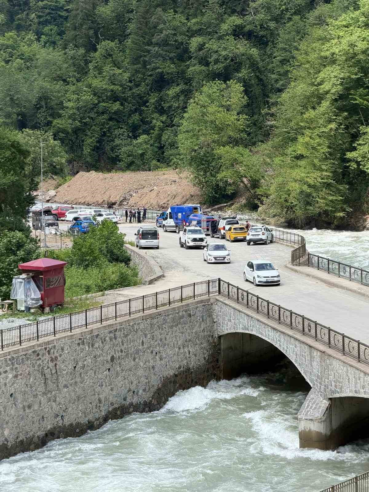 BÖLGEDE GENİŞ ÇAPLI İNCELEME BAŞLATAN EKİPLER, FIRTINA DERESİ KENARINDA CİVELEKOĞLU’NA AİT BAZI...