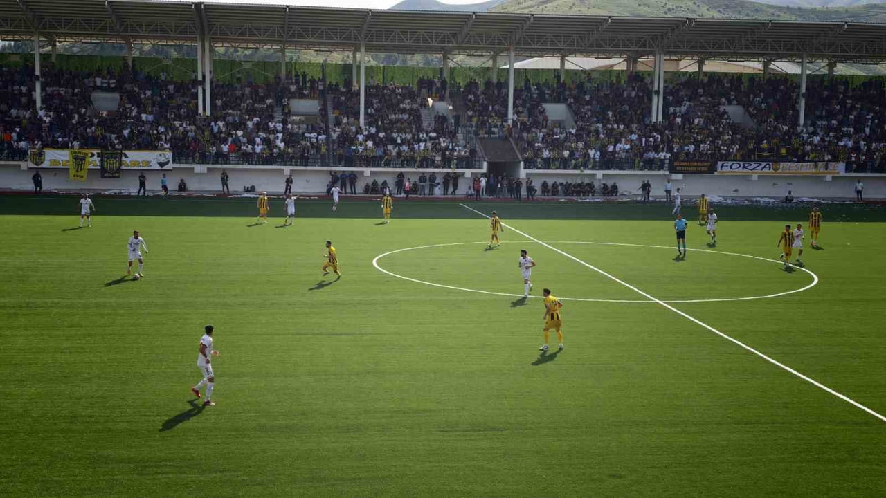 BÖLGESEL AMATÖR LİG 1. GRUP PLAY-OFF FİNALİNDE MÜCADELE EDEN BİTLİS SPOR 1916, KENDİ SAHASINDA...