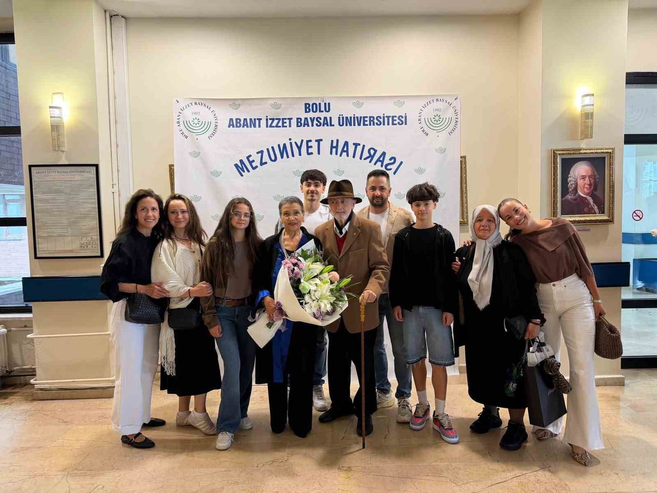 BOLU'DA YAŞAYAN 76 YAŞINDAKİ SAADET SÖYLEYİCİ YASA, İÇİNDEKİ SANAT TUTKUSUNU İLERLEYEN YAŞINA...