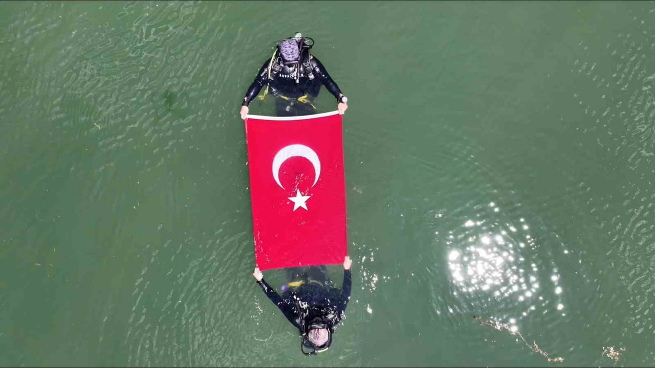 BOLU BELEDİYESİ İTFAİYE MÜDÜRLÜĞÜ BÜNYESİNDE GÖREV YAPAN SU ALTI VE SU ÜSTÜ ARAMA KURTARMA TİMİ...