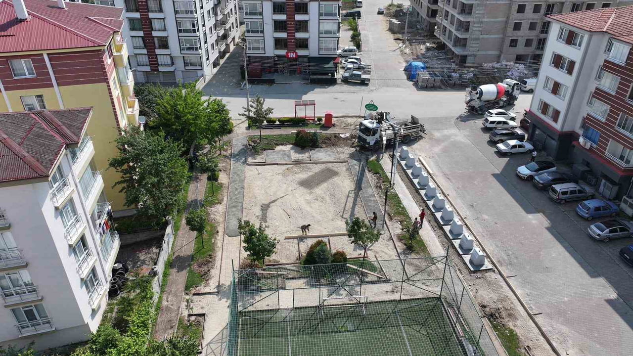 BOLU BELEDİYESİ, SAĞLIK MAHALLESİ’NDE BULUNAN ŞEHİT ZİYA SARPKAYA PARKI’NDA KAPSAMLI BİR YENİLEME...