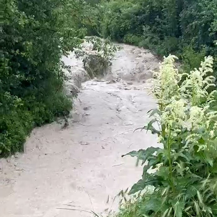 BOLU’NUN MUDURNU İLÇESİNDE ETKİLİ OLAN ŞİDDETLİ SAĞANAK YAĞIŞ SONRASI DERELERİN TAŞMASI SONUCU...