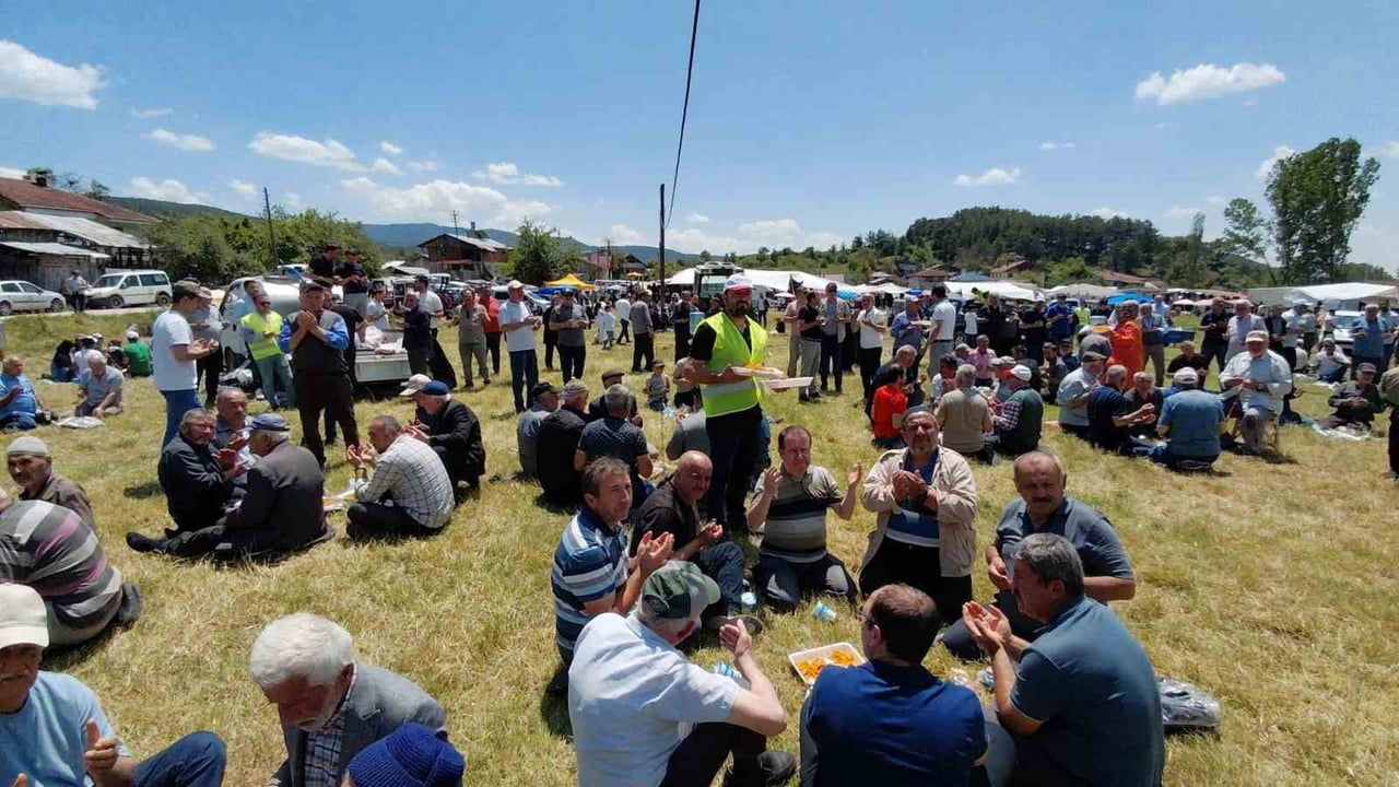 BOLU’NUN MUDURNU İLÇESİNDE YÜZYILLARDIR SÜRDÜRÜLEN HACETEBAYRAMLARI, BU YIL YAZILAR  KÖYÜNDE...