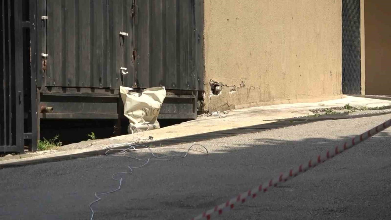 BOMBA TATBİKATI GERÇEĞİ ARATMADI ÇEVREDE GENİŞ GÜVENLİK ÖNLEMİ ALINDI, POLİS O PAKETİ BÖYLE HAVAYA...