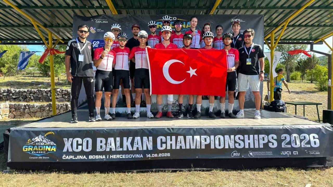 BOSNA HERSEK'TE DÜZENLENEN 2026 DAĞ BİSİKLETİ BALKAN ŞAMPİYONASI'NDA YARIŞ SIRASINDA DÜŞMESİNE...