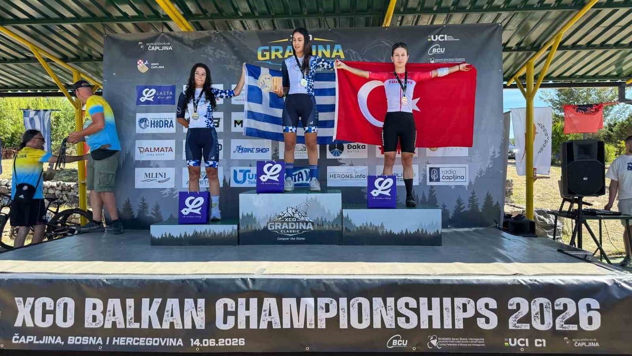 BOSNA HERSEK'TE DÜZENLENEN 2026 DAĞ BİSİKLETİ BALKAN ŞAMPİYONASI'NDA YARIŞ SIRASINDA DÜŞMESİNE...