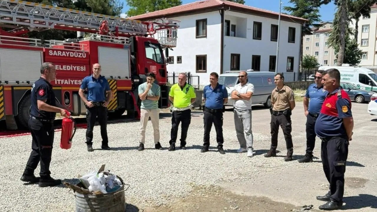BOYABAT VE SARAYDÜZÜ İTFAİYE MÜDÜRLÜKLERİ TARAFINDAN, SARAYDÜZÜ İLÇE EMNİYET MÜDÜRLÜĞÜ PERSONELİNE...