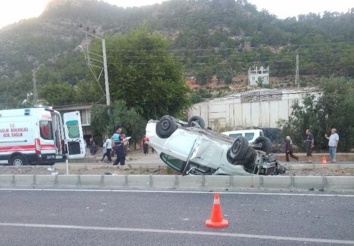 BOZYAZI İLÇESİNDE İKİ OTOMOBİLİN ÇARPIŞMASI SONUCU MEYDANA GELEN TRAFİK KAZASINDA 2 KİŞİ...