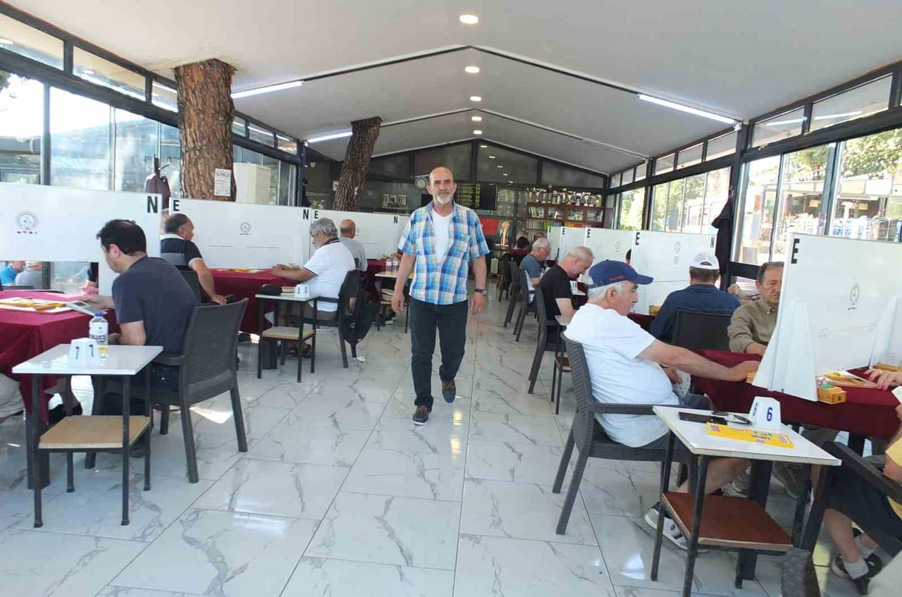 BRİÇ SALONU
