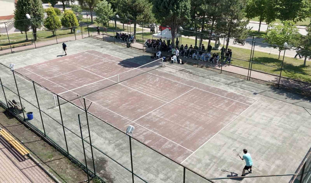 BŞEÜ'DE İLK DEFA TENİS TURNUVASI GERÇEKLEŞTİRİLDİ