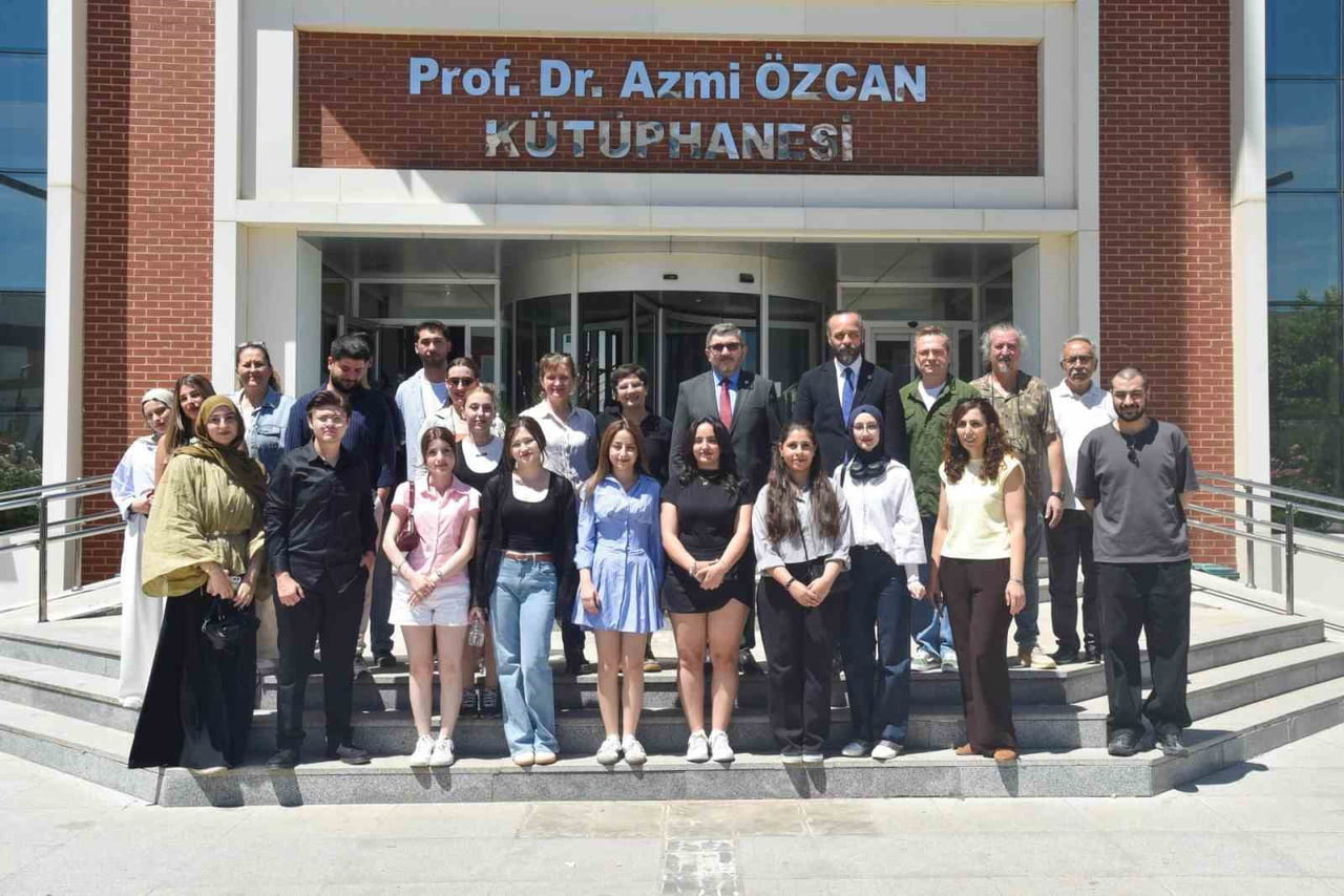 BŞEÜ’DE ‘KAMPÜSTE YAŞAM’ SERGİSİ SANATSEVERLERLE BULUŞTU