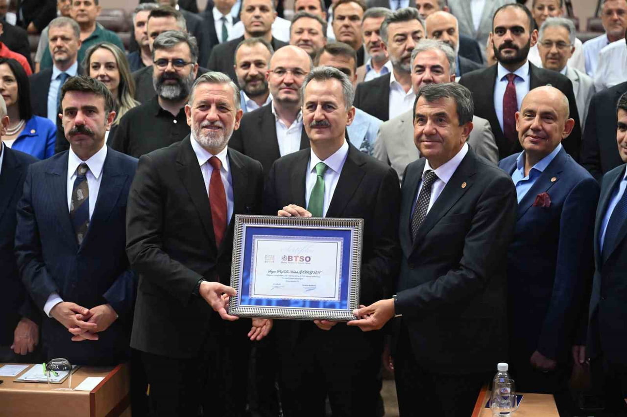 BTSO YÖNETİM KURULU BAŞKANI İBRAHİM BURKAY (SOLDA) SAVUNMA SANAYİİ BAŞKANI PROF. DR. HALUK GÖRGÜN...