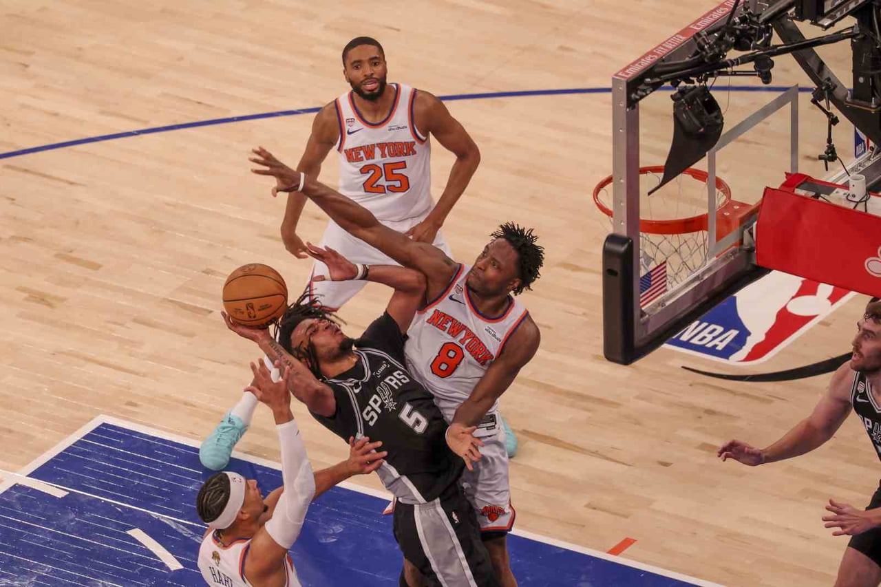 BU SONUÇLA BİRLİKTE NEW YORK KNİCKS, PLAY-OFFLARDA 13 MAÇ ARANIN ARDINDAN İLK YENİLGİSİNİ YAŞADI....
