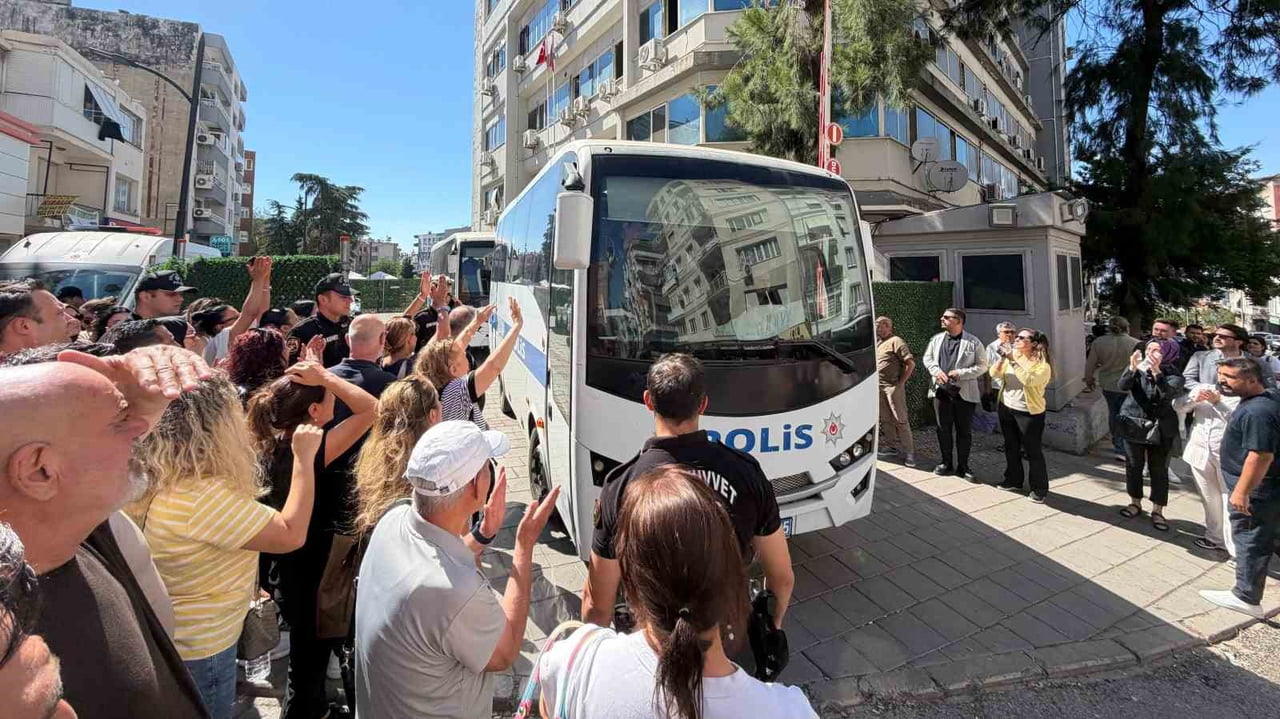 BUCA BELEDİYESİNE YÖNELİK İZMİR MERKEZLİ 6 İLDE GERÇEKLEŞTİRİLEN RÜŞVET VE YOLSUZLUK OPERASYONU...