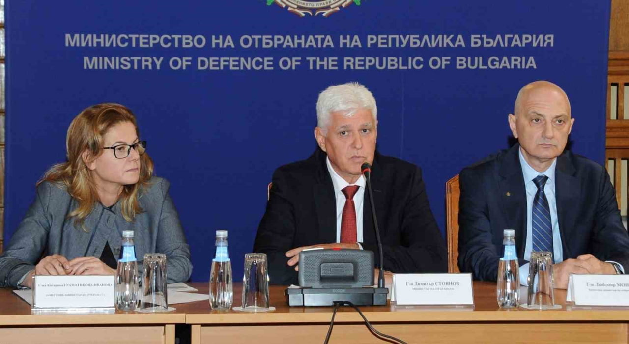 BULGARİSTAN'DA BAŞBAKAN RUMEN RADEV LİDERLİĞİNDEKİ YENİ HÜKÜMET, UKRAYNA'YA SİLAH TEDARİKİNİ...