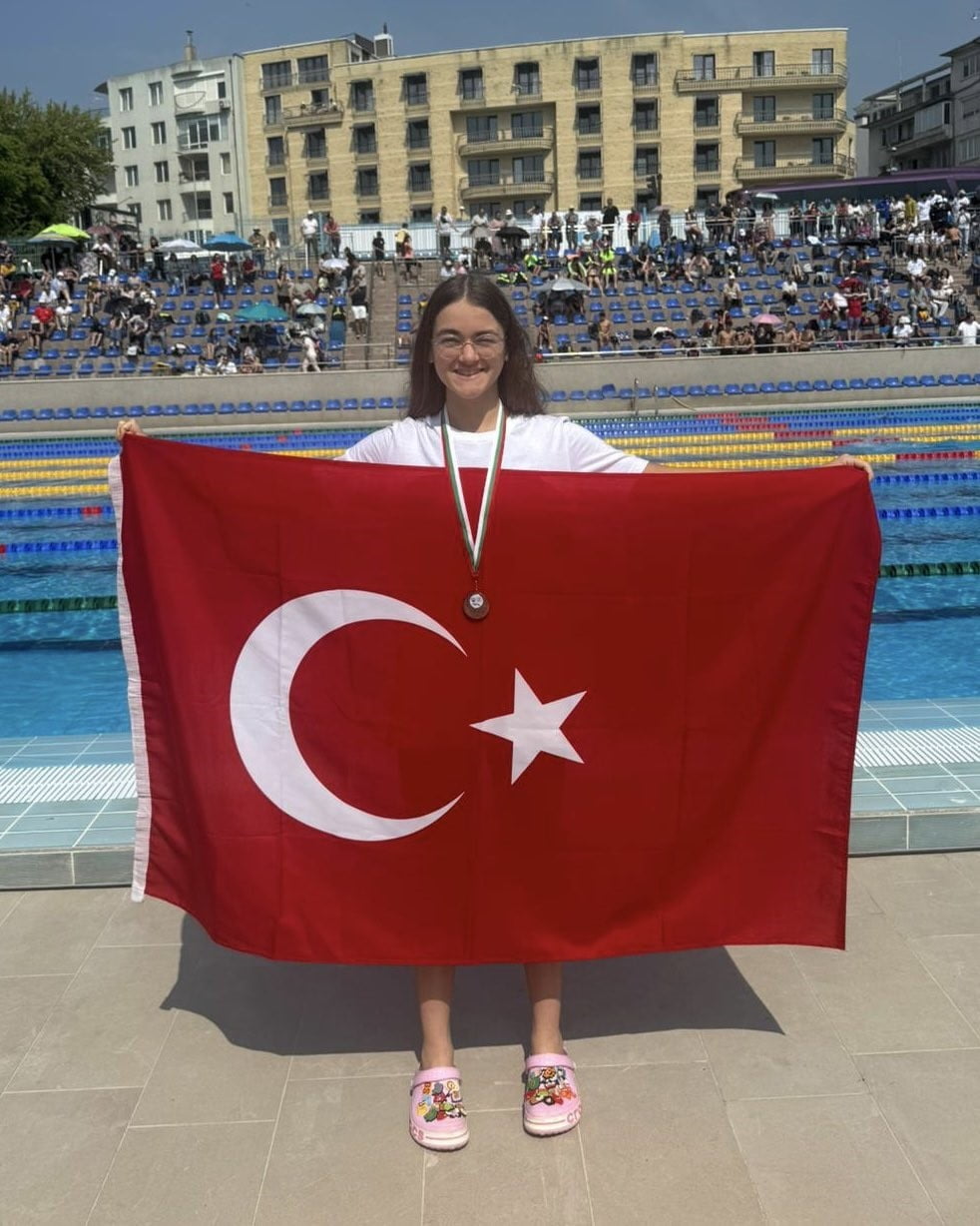 BULGARİSTAN'DA DÜZENLENEN BLACK SEA CUP 2026'YA ESKİŞEHİR'DEN KATILAN MİLLİ YÜZÜCÜ ECRİN ÇEVİK...