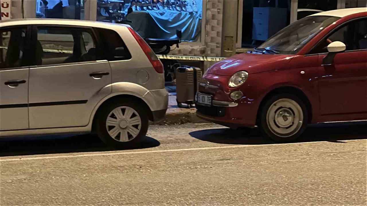 BURDUR'DA İL EMNİYET MÜDÜRLÜĞÜ BİNASININ DA BULUNDUĞU CUMHURİYET CADDESİ'NE BIRAKILAN SAHİPSİZ...