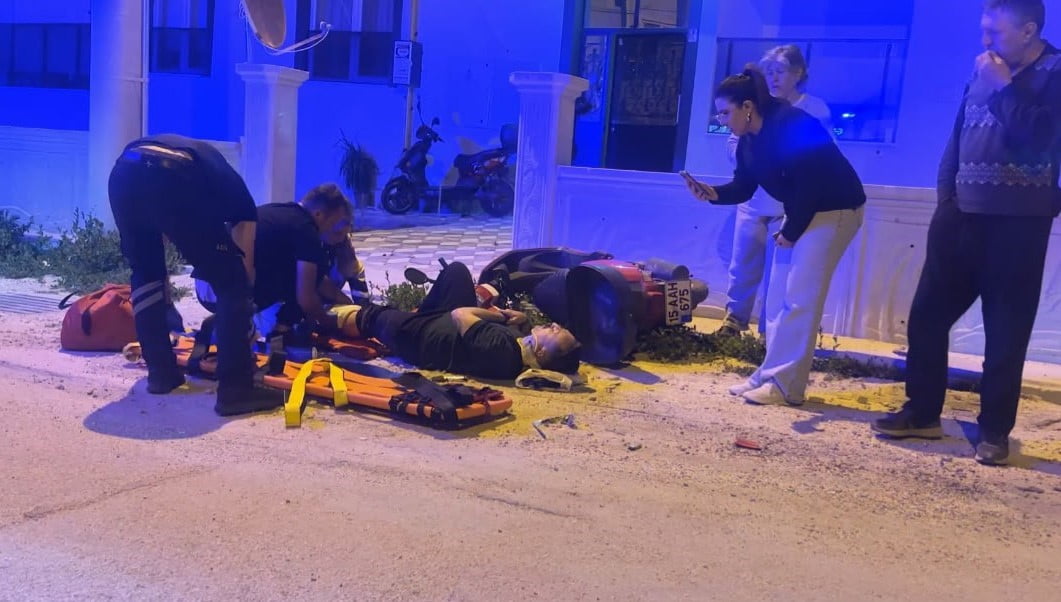 BURDUR'DA OTOMOBİL İLE MOTOSİKLETİN ÇARPIŞMASI SONUCU MEYDANA GELEN TRAFİK KAZASINDA MOTOSİKLET...