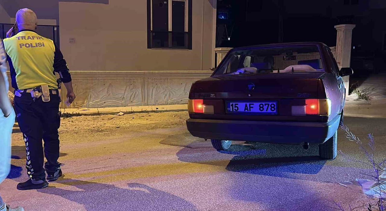 BURDUR'DA OTOMOBİL İLE MOTOSİKLETİN ÇARPIŞMASI SONUCU MEYDANA GELEN TRAFİK KAZASINDA MOTOSİKLET...