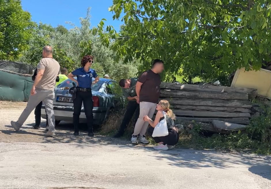 BURDUR'DA POLİS EKİPLERİNİN DUR İHTARINA UYMAYARAK KAÇAN SÜRÜCÜ, YAKLAŞIK YARIM SAAT SÜREN...