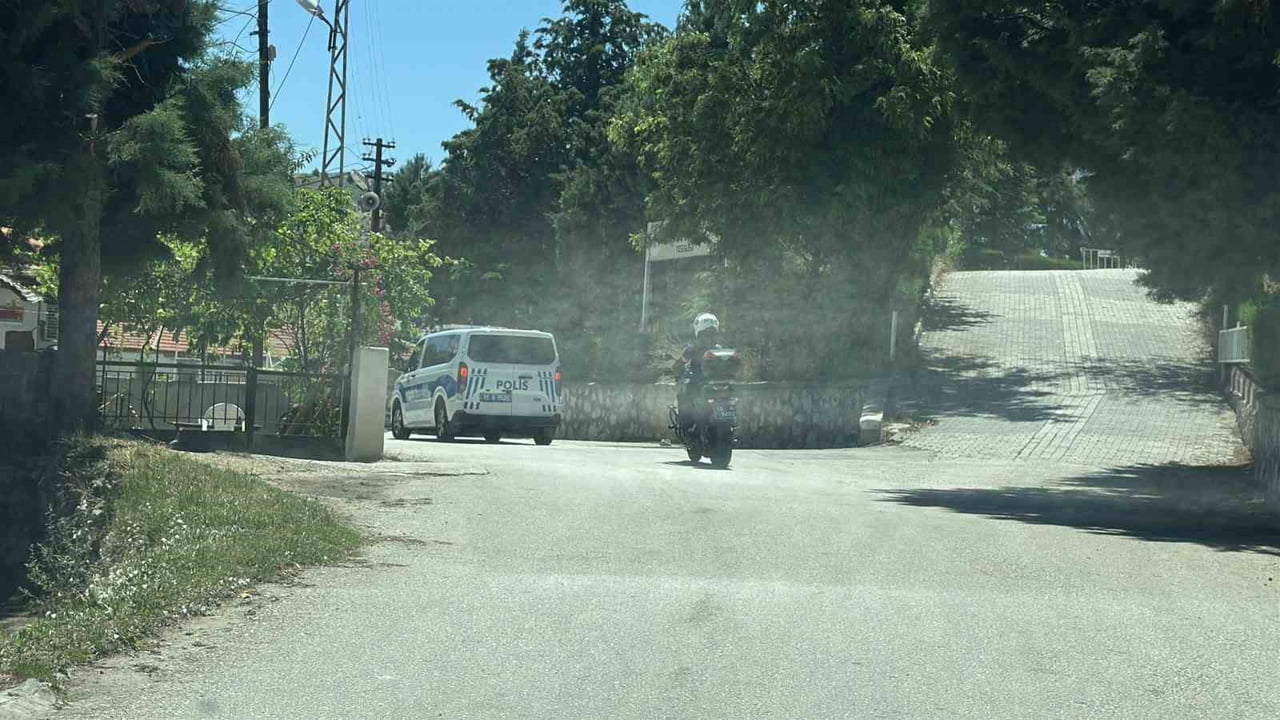 BURDUR'DA POLİS EKİPLERİNİN DUR İHTARINA UYMAYARAK KAÇAN SÜRÜCÜ, YAKLAŞIK YARIM SAAT SÜREN...