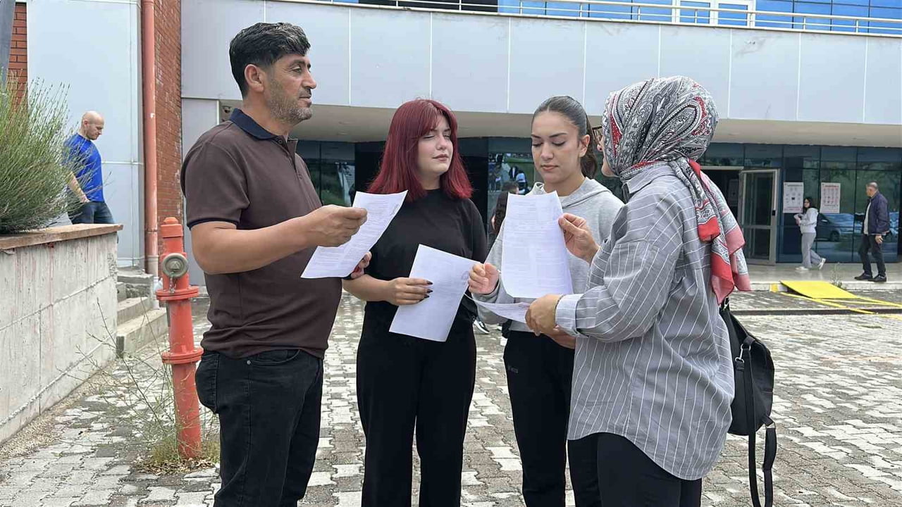 BURDUR'DA YAŞAYAN DAĞISTAN YILMAZ (47), EŞİ AYŞE YILMAZ (37) VE KIZLARI MİZGİN YILMAZ (17) İLE...