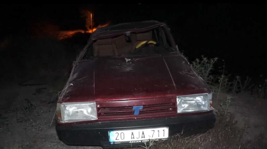 BURDUR'UN GÖLHİSAR İLÇESİNDE SÜRÜCÜSÜNÜN DİREKSİYON HAKİMİYETİNİ KAYBETMESİ SONUCU DEREYE DÜŞTÜĞÜ...