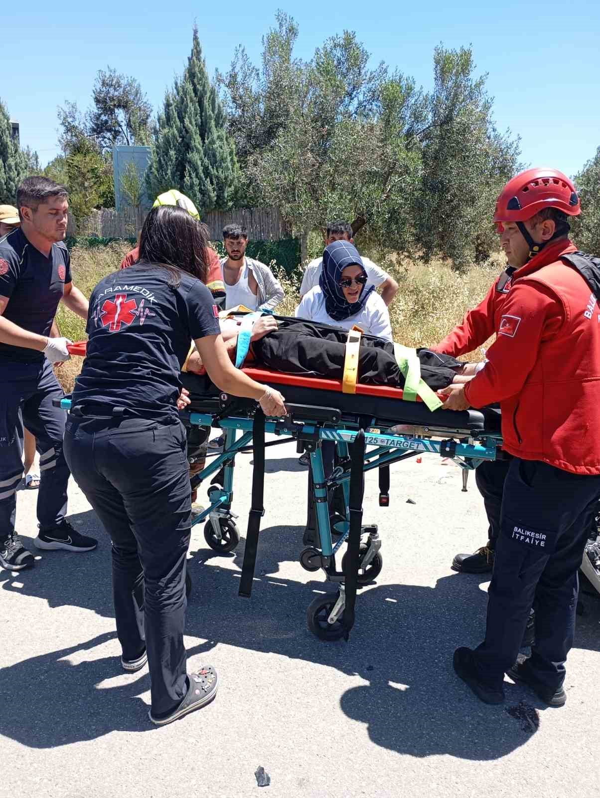 BURHANİYE İLÇESİNDE MEYDANA GELEN TRAFİK KAZASINDA 18 YAŞINDAKİ MOTOSİKLET SÜRÜCÜSÜ İRFAN SEZER...