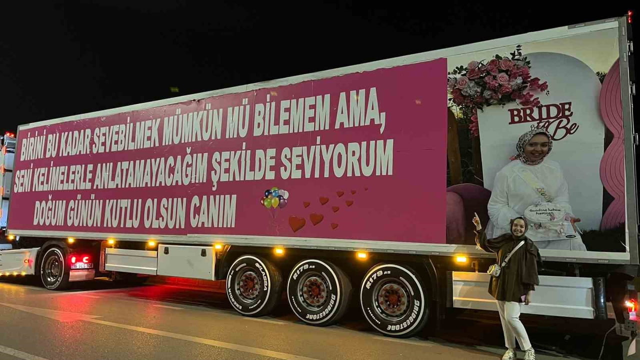 BURSA'DA 1 YILDIR EVLİ OLAN MURAT FİDAN, EŞİ İÇİN SIRADIŞI BİR DOĞUM GÜNÜ SÜRPRİZİ HAZIRLADI. TIR...