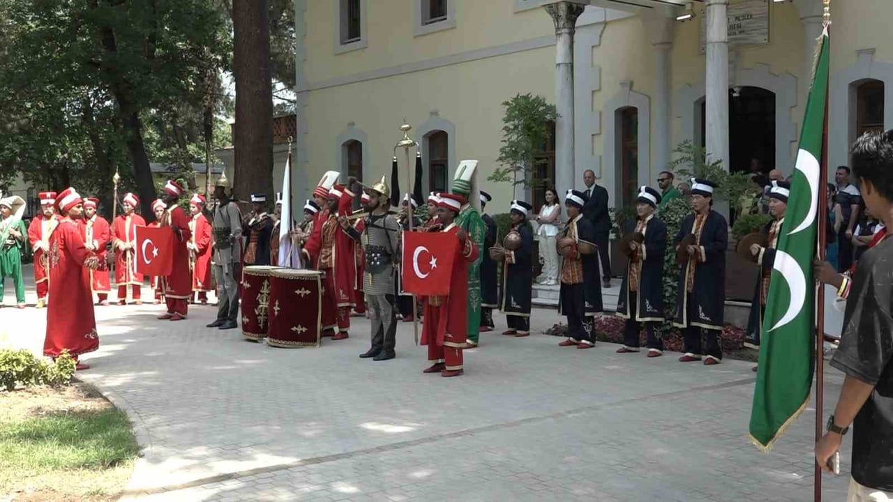 BURSA'DA 25 FARKLI ÜLKEDEN GELEN ÖĞRENCİLER, OSMANLI'NIN ASIRLIK MEHTER GELENEĞİNDE BULUŞTU....