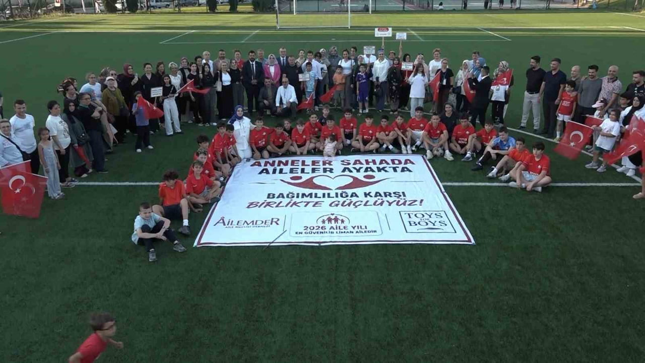 BURSA'DA AİLE MECLİSİ DERNEĞİ (AİLEMDER) TARAFINDAN "SPORA EVET, UYUŞTURUCUYA HAYIR" VE "ANNELER...