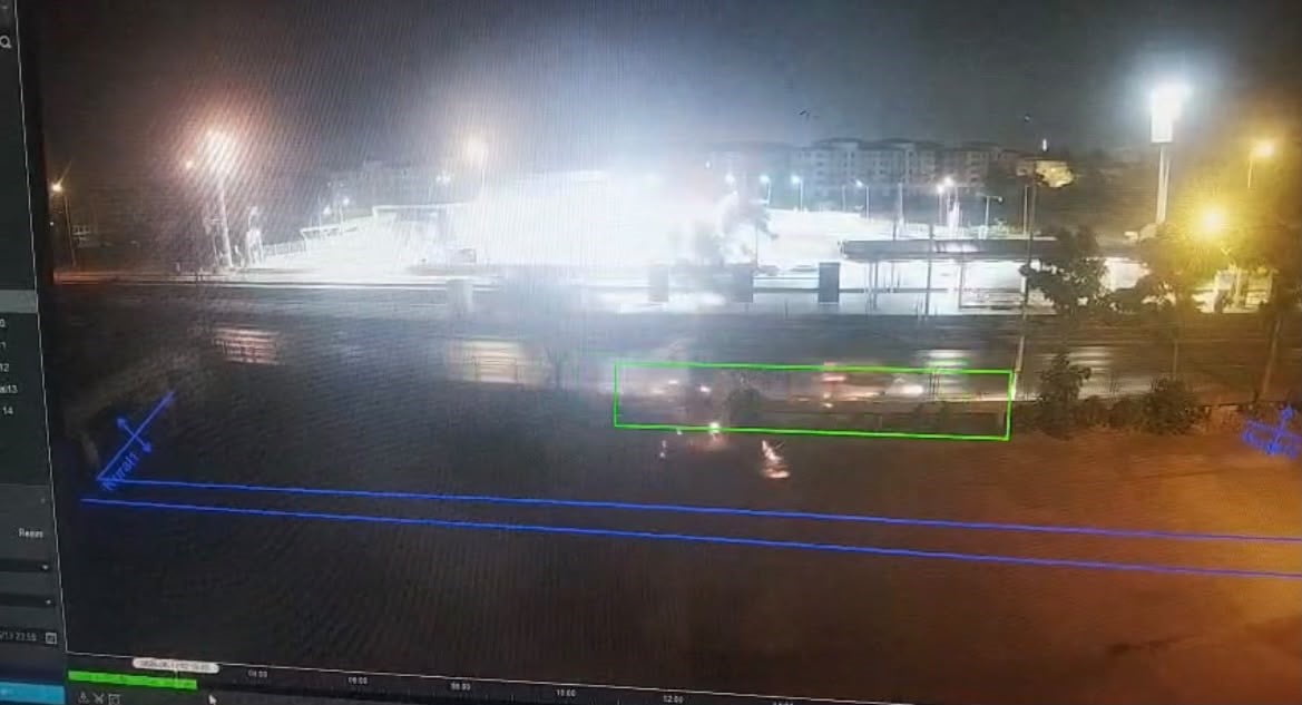 BURSA'DA ALKOLLÜ OLDUĞU İDDİA EDİLEN SÜRÜCÜ, SEYİR HALİNDEYKEN BAŞKA BİR ARACI SIKIŞTIRARAK KAZA...