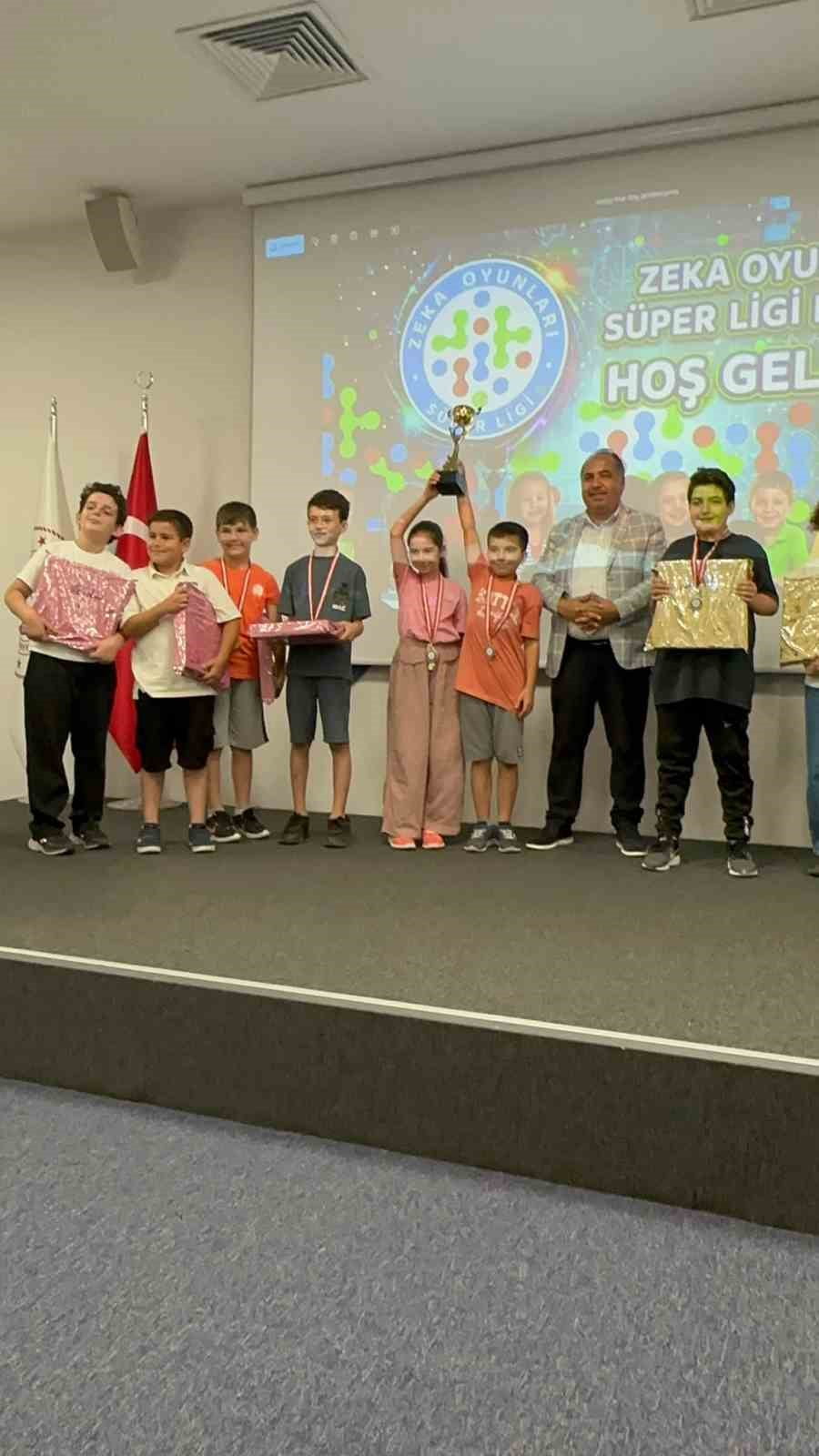 BURSA'DA BU YIL DÖRDÜNCÜSÜ DÜZENLENEN ZEKA OYUNLARI SÜPER LİGİ, REKOR KATILIMLA TAMAMLANDI. 10...