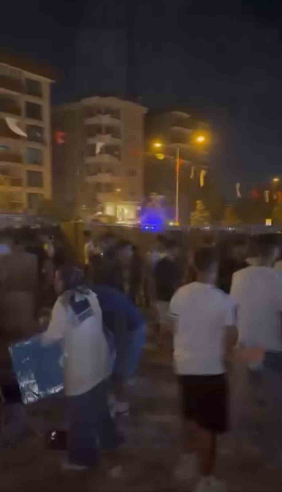 BURSA'DA DÜZENLENEN KÜLTÜR YOLU FESTİVALİ'NDE CEZA SAHNE ALDI. KONSER ALANINDA ÇIKAN BIÇAKLI...