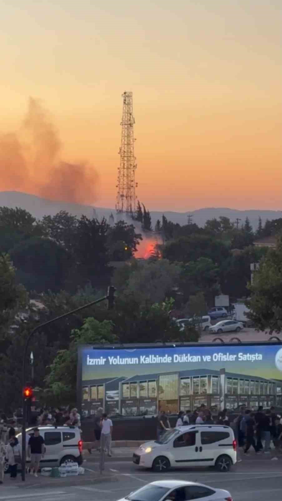 BURSA'DA DÜZENLENEN KÜLTÜR YOLU FESTİVALİ'NİN HEMEN YANINDA BULUNAN AĞAÇLIK ALANDA ÇIKAN YANGIN...
