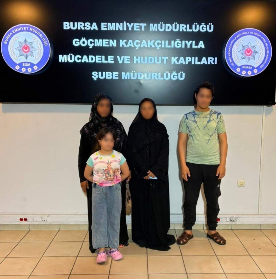 BURSA'DA DÜZENSİZ GÖÇ VE GÖÇMEN KAÇAKÇILIĞIYLA MÜCADELE KAPSAMINDA GERÇEKLEŞTİRİLEN DENETİMLERDE 3...