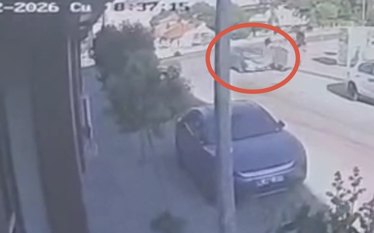 BURSA'DA EHLİYETSİZ OLDUĞU ÖNE SÜRÜLEN GENCİN BABASINA AİT OTOMOBİLİ İZİNSİZ ALARAK TRAFİĞE...