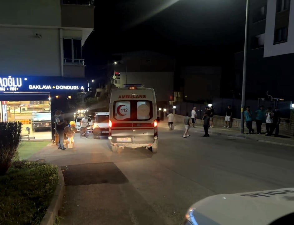 BURSA'DA İDDİAYA GÖRE KAFEDE BAŞLAYAN TARTIŞMA BÜYÜYEREK SİLAHLI KAVGAYA DÖNDÜ. TARAFLARDAN BİRİ...