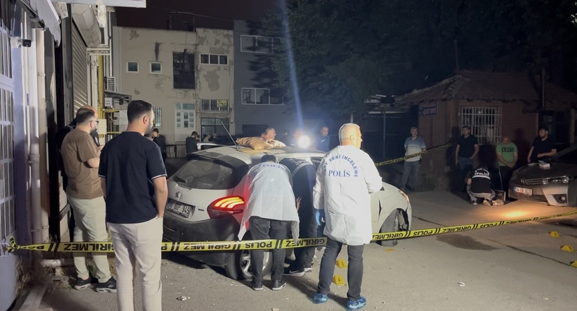 BURSA'DA POLİS EKİPLERİNİN "DUR" İHTARINA UYMAYAN VE ÇOK SAYIDA SUÇ KAYDI BULUNDUĞU ÖĞRENİLEN...