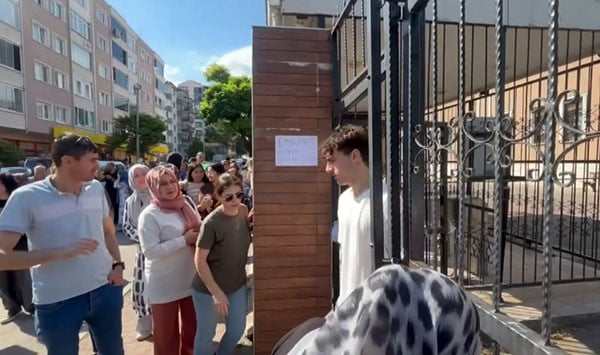 BURSA'DA SINAVA GELİRKEN KİMLİĞİNİ DÜŞÜRÜP KAYBEDEN BİR ÖĞRENCİ, SINAVA GİREMEDİ.