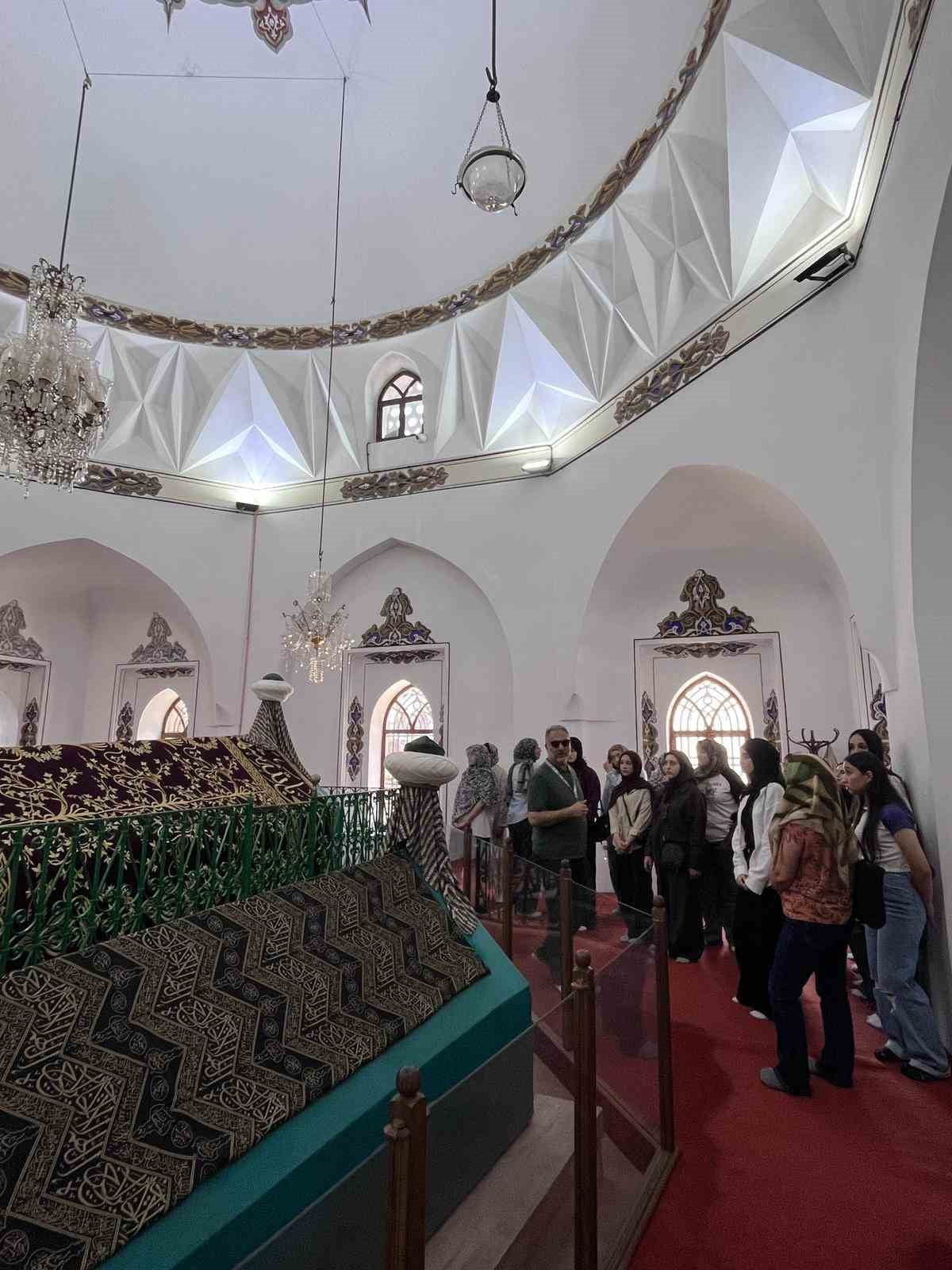 BURSA'DA YILDIRIM BELEDİYESİ 'ADIM ADIM KADİM BURSA’ PROJESİ İLE GENÇLERİ KENTİN TARİHİ VE...