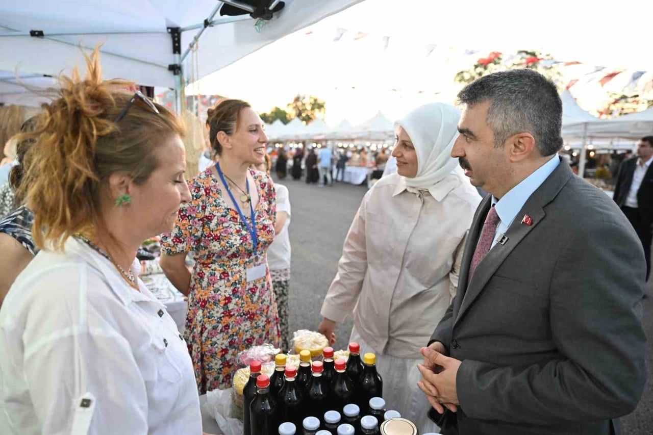 BURSA'DA YILDIRIM BELEDİYESİ TARAFINDAN GELENEKSEL HALE GETİRİLEN EL EMEKLERİ FESTİVALİ’NİN...