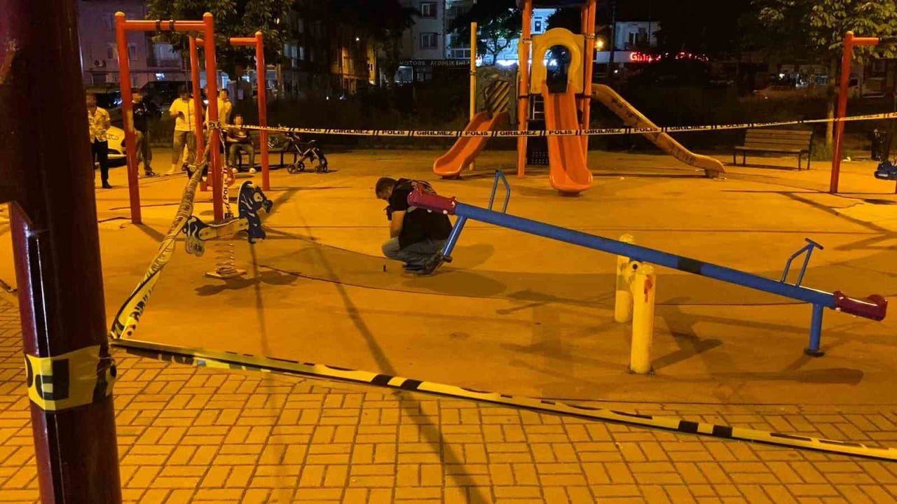 BURSA'NIN İNEGÖL İLÇESİNDE ÇOCUK PARKINDA BULUNAN GENÇLERE YÖNELİK GERÇEKLEŞTİRİLEN POMPALI...