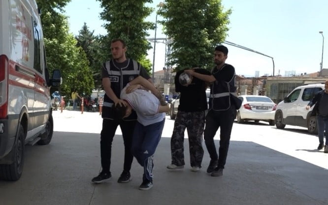 BURSA'NIN İNEGÖL İLÇESİNDE ÇOCUK PARKINDA BULUNAN GENÇLERE YÖNELİK GERÇEKLEŞTİRİLEN VE 10 KİŞİNİN...