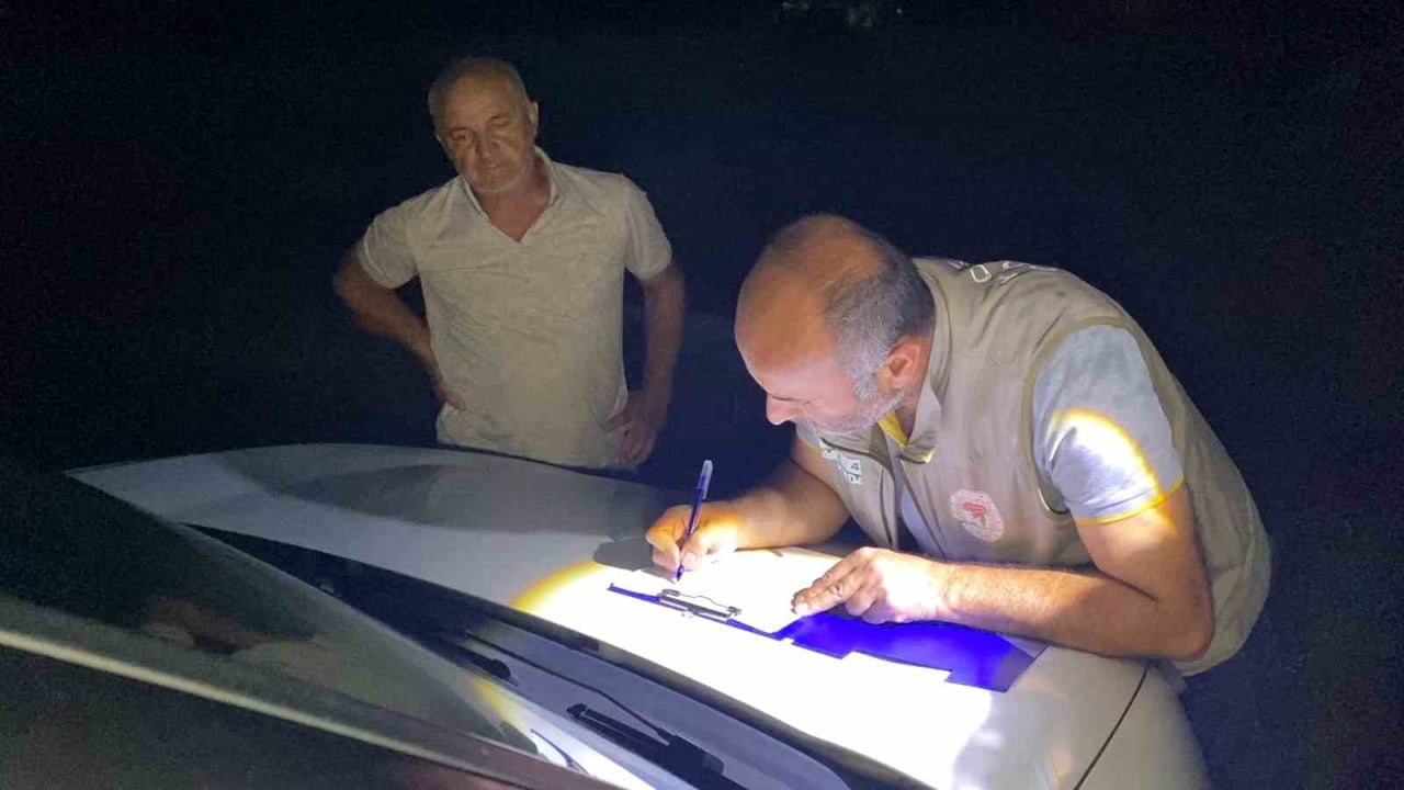 BURSA'NIN İNEGÖL İLÇESİNDE ETKİLİ OLAN GÖK GÜRÜLTÜLÜ SAĞANAK YAĞIŞ SIRASINDA DÜŞEN YILDIRIM...